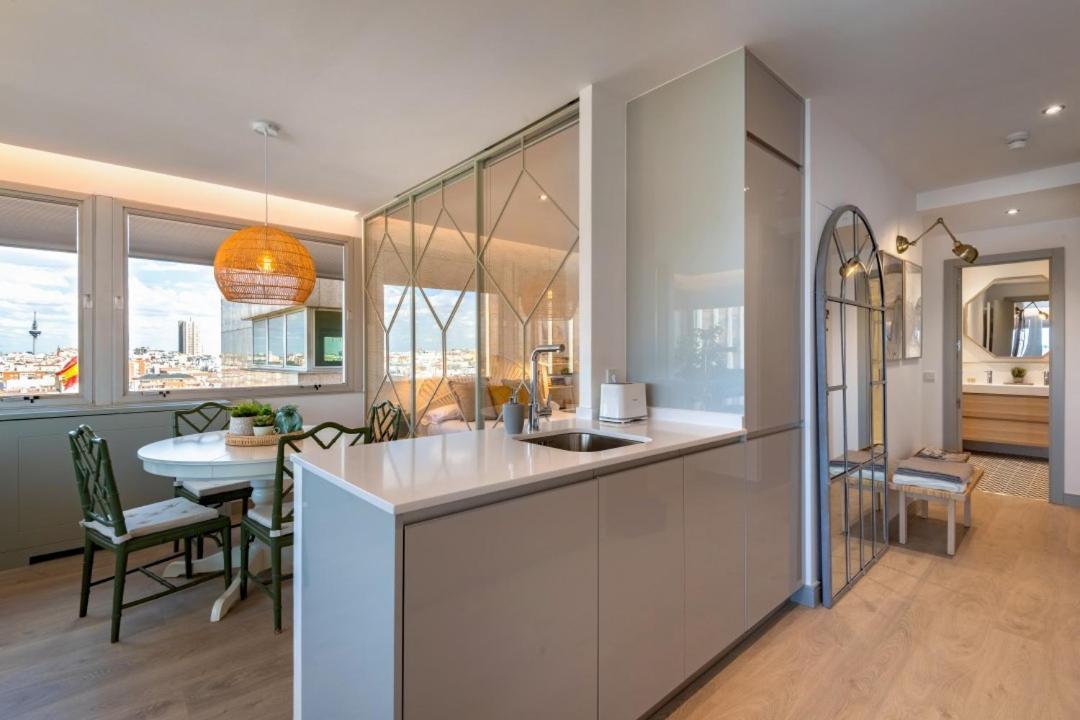 2 Bedrooms 1 Bathroom Furnished - Justicia - Incredible Views - Mintystay Madrid Exterior foto